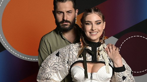 Iulia Albu și Mike, împreună, dar... separați! ”Vom lua deciziile cât de curând!” Unde s-a mutat iubitul criticului de modă