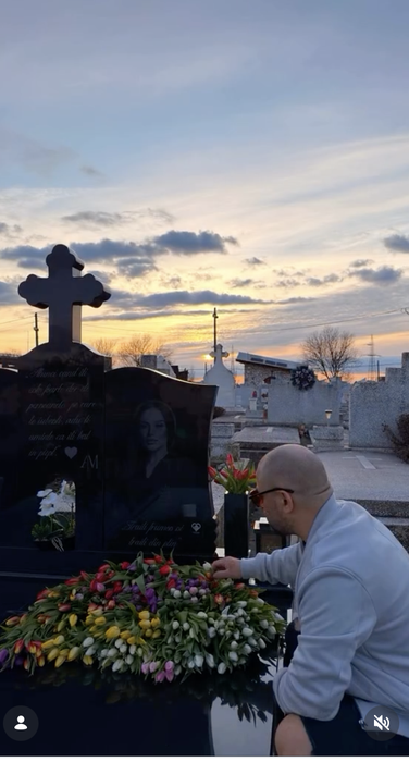 Gestul făcut de Claudiu Molnar la mormântul soției, chiar de Ziua Îndrăgostiților. Ți se rupe sufletul!