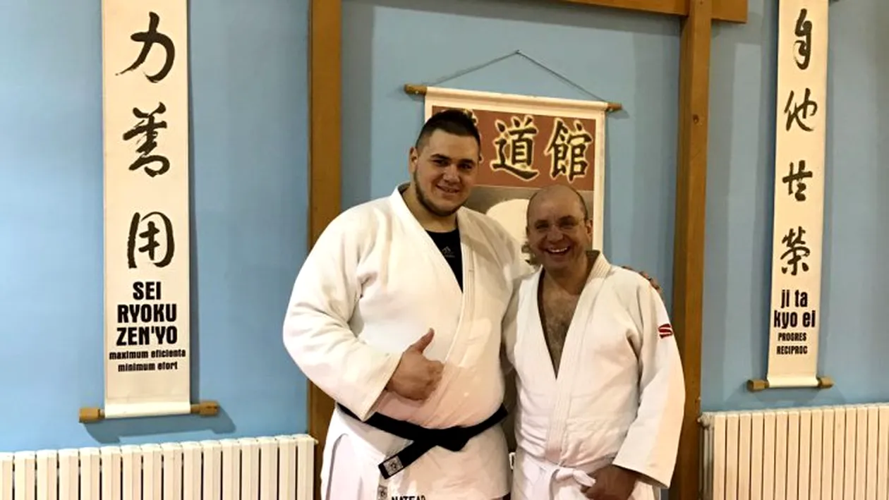 Antrenament înainte de alegerile pentru Federaţia Română de Judo. Cozmin Guşă, pe tatami cu fiul său