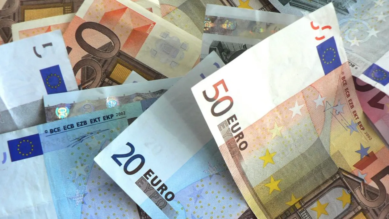 Curs BNR 10 decembrie. Specialiștii prevăd o depreciere accentuată a leului în următoarele 12 luni