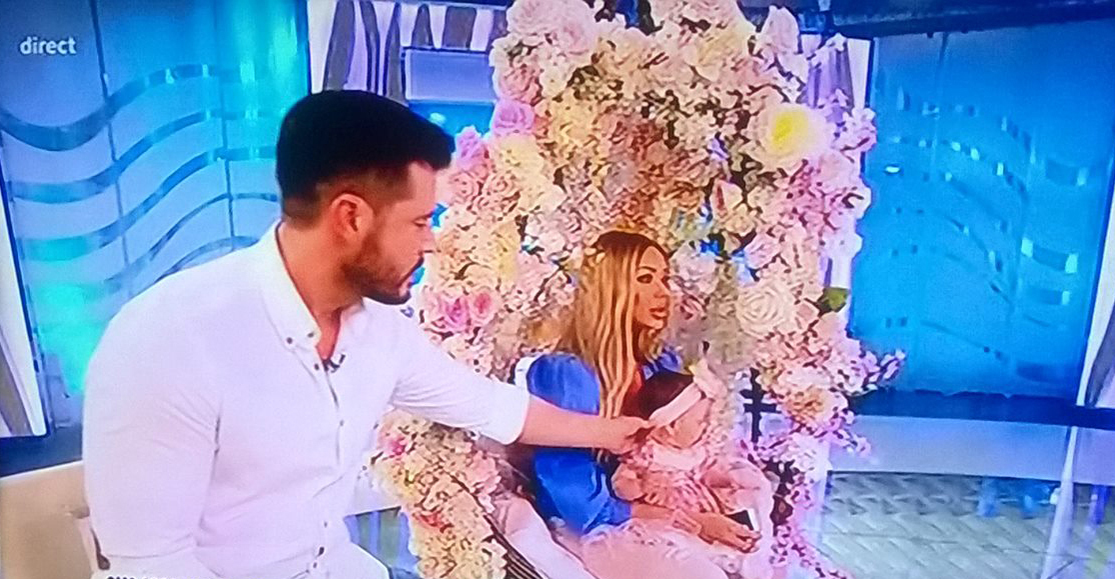 Bianca Drăguşanu, prima apariţie în direct după botezul Sofiei! Vedeta a venit la TV cu fetiţa ei şi cu Victor Slav