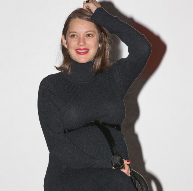 Presupusa amantă a lui BRAD PITT va deveni mămică! MARION COTILLARD şi-a etalat burta de gravidă la un eveniment monden
