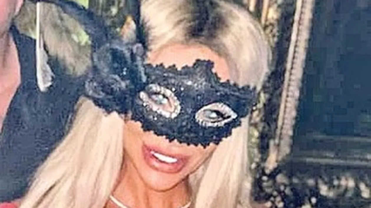 Bianca Drăgușanu și soțul, Revelion cu pene și măști în Alpii Francezi