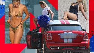Top 50 sexy – vedete care o “ard” în cele mai neobișnuite poziții. Antonia & Gina Pistol, așa cum nu le-ai mai văzut!