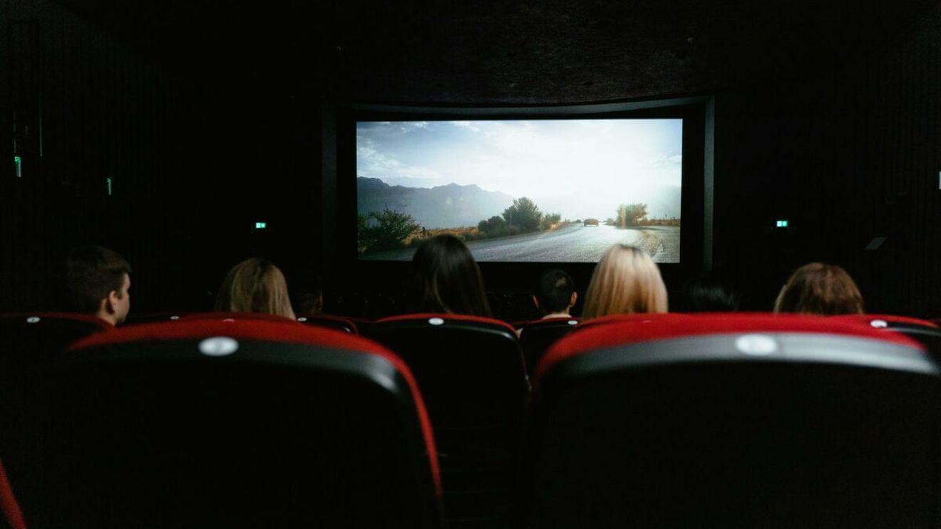 Cele mai așteptate filme din ianuarie 2026 au apărut la cinematografele din România. Thrillere, comedii și animații pentru toată familia