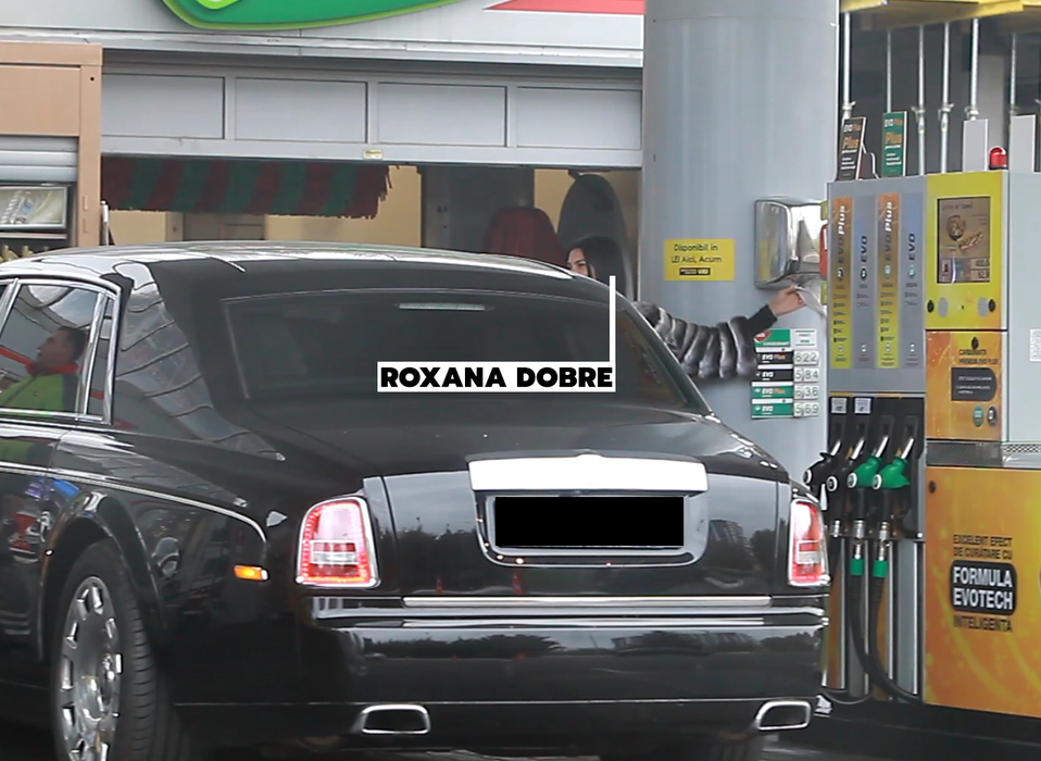 Roxana Dobre a lustruit geamurile limuzinei