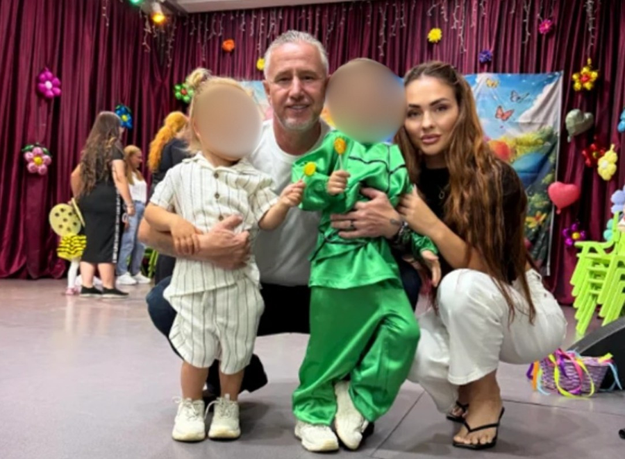 Cum arată acum copiii lui Laurențiu Reghecampf și ai Corinei Caciuc. Imagine duioasă de la serbarea lui Liam