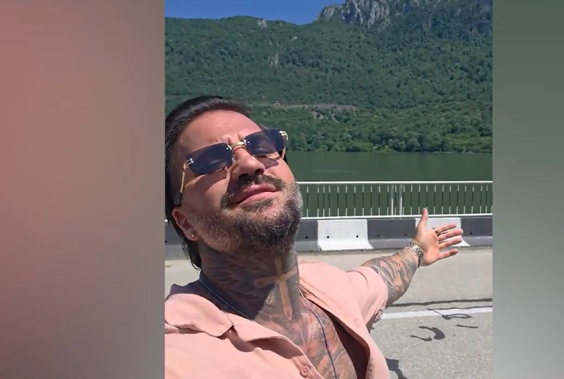 Marcel de la Insula iubirii, gafă de zile mari! Unde a crezut că este când s-a filmat lângă statuia lui Decebal/ sursă foto: captură video TikTok