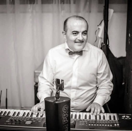 Cristian Drăgan era la rândul cântăreţ, alegând însă partea instrumentală, în timp ce fratele său a ales să devină solist de muzică populară
