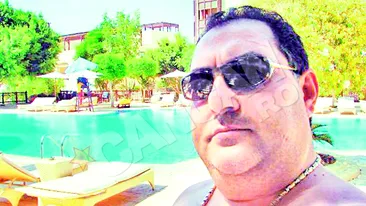 Desi este urmarit international, un lider interlop se lauda pe internet cu vacantele sale exotice. Celebrul mafiot Boenica sfideaza din piscina Politia Romana