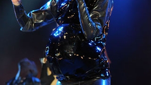 Lady GaGa a aparut bortoasa pe scena