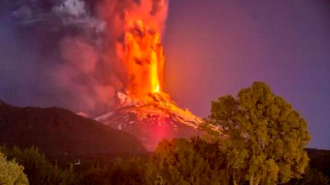 ULTIMA ORA! Vulcanul Villarica din Chile a erupt. Mii de oameni in stare de ALERTA!