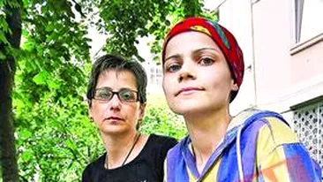 O tanara actrita se lupta pentru viata ei