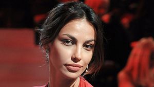 Madalina Ghenea face Pastele in Romania, fara Gerard Butler! Uite cum arata nemachiata, dupa ce a coborat din avion!