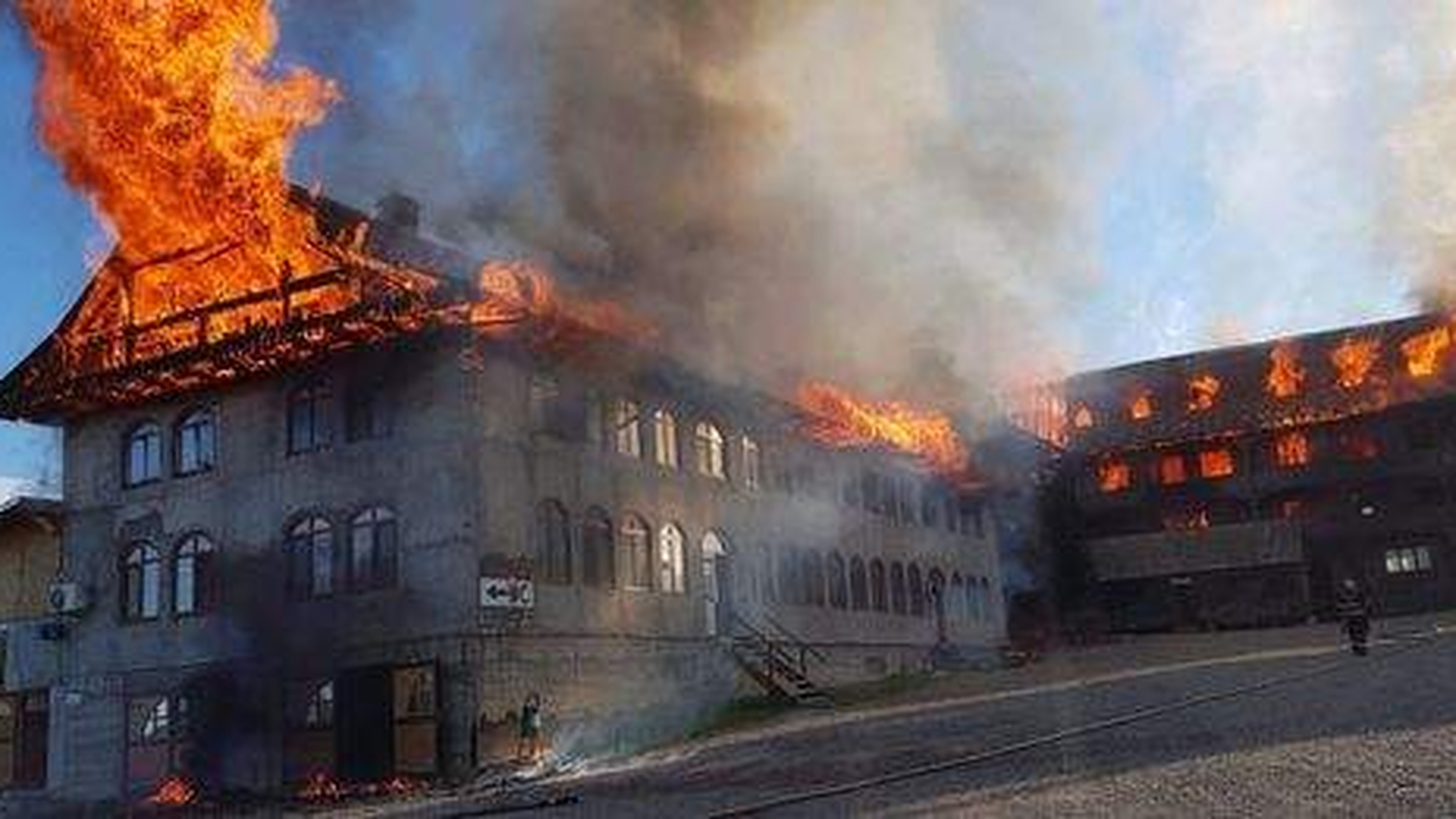 Incendiu Violent la Mănăstirea Roşiori din Suceava!