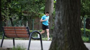 A alergat 2 ore în parc! Pentru ce se pregăteşte DRAGOŞ BUCURENCI!