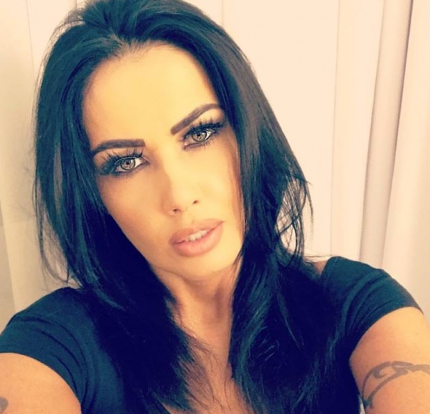 Oana Zăvoranu a răbufnit pe Facebook! Vedeta vrea să dea în vilag un bărbat care i-a furat bani: ”Vierme ce ești!”