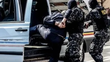 Mai multe tinere din Bucureşti, sechestrate într-un hotel din Bistriţa pentru prostituţie. Mama uneia dintre fete a dat alerta. Trei suspecţi au fost reţinuţi