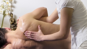 O femeie din Braşov, care oferea servicii de masaj erotic la domiciliu, a fost tâlhărită de unul dintre clienţi