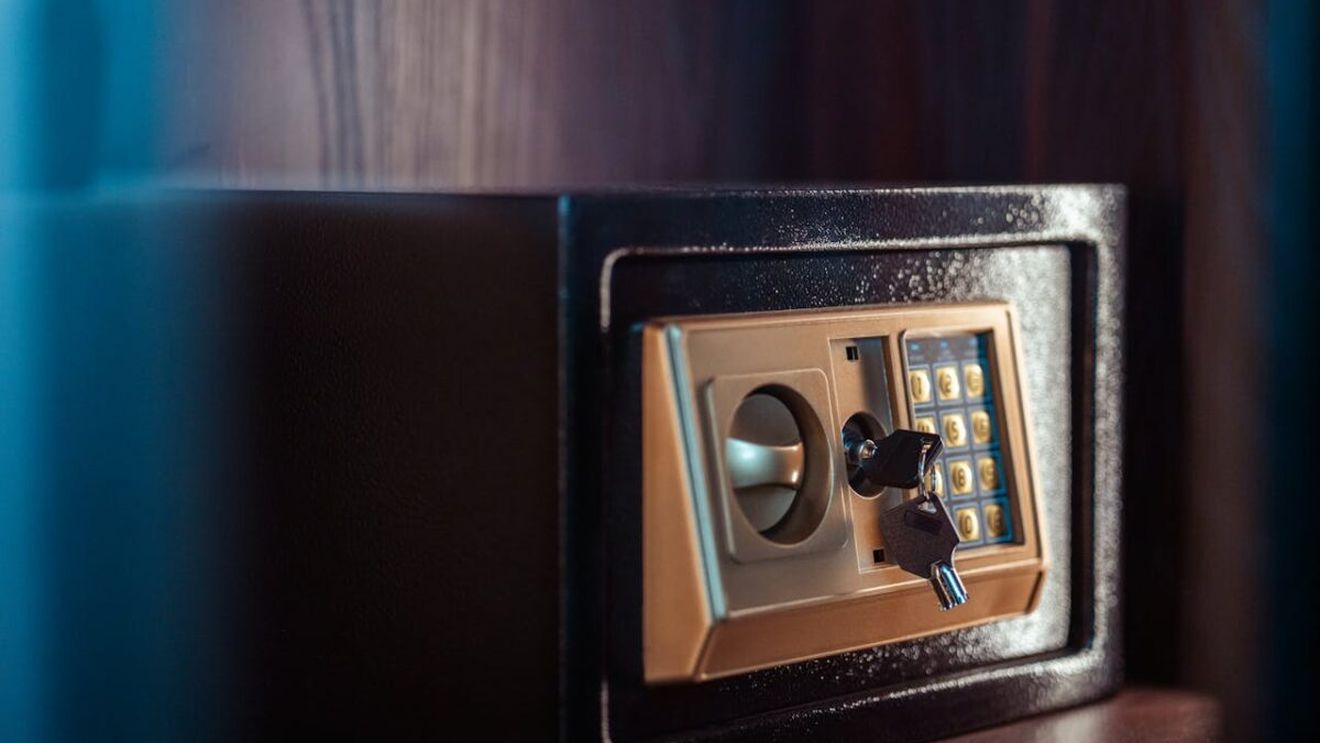 Furt de un milion de euro! Un seif plin cu bani a fost furat din Mediaș