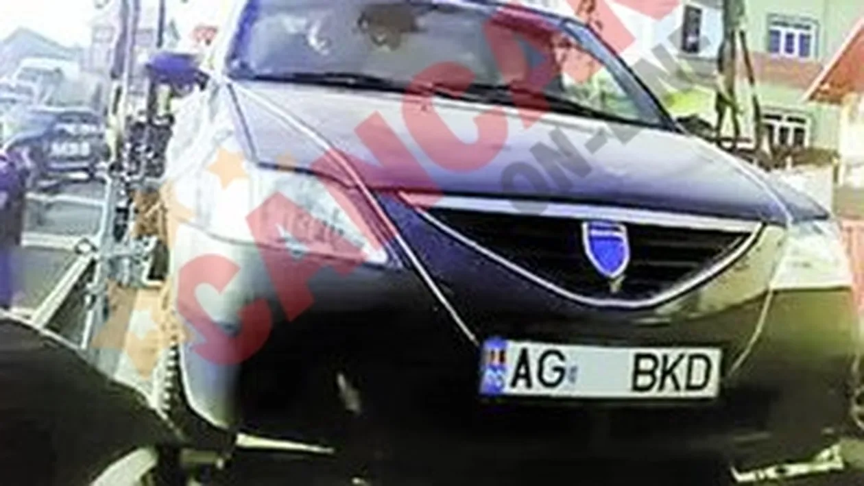 Senzatii tari la 88 de ani! Masina  in care se afla o batranica a fost ridicata cu tot cu pasager!