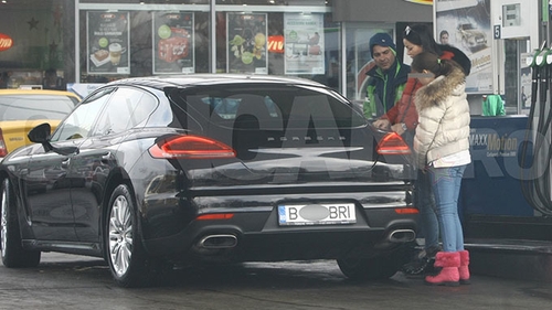 Soţia lui Ilie Năstase a păţit-o chiar de Anul Nou. S-a urcat în Porsche şi... l-a rupt în benzinărie!