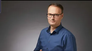 De Ziua Națională a României, Alexandru Cumpănașu a publicat o fotografie cu cei trei copii ai săi. Cum arată micuții