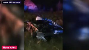 Accident grav în Suceava. Un tânăr de 20 de ani a murit după ce a intrat cu mașina într-un stâlp de electricitate