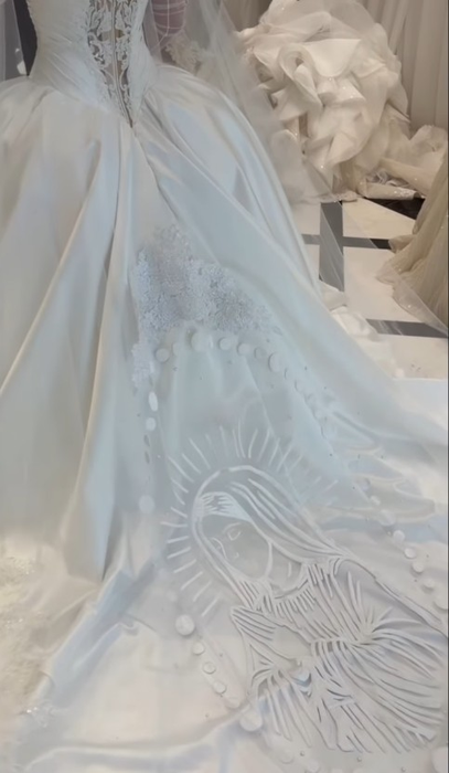 Cât a costat prima rochie de mireasă purtată de Andra Voloș. Soția lui Robert Lele nu s-a uitat la bani!