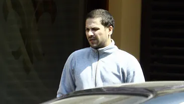 Augustin Viziru isi revine greu dupa moartea tatalui! Nebarbierit si abatut, actorul este aproape de nerecunoscut! Vezi cum arata!