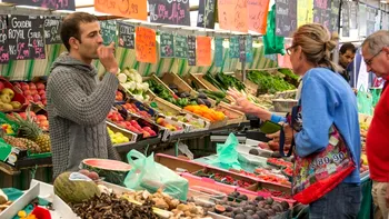 Prețuri de lux în piețele din România! Cât au ajuns să coste salata verde, ridichile sau ceapa verde. Comercianții anunță noi scumpiri