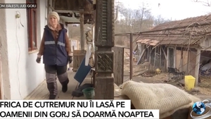 O familie din Gorj s-a mutat în cotețul găinilor, de teama unui nou cutremur