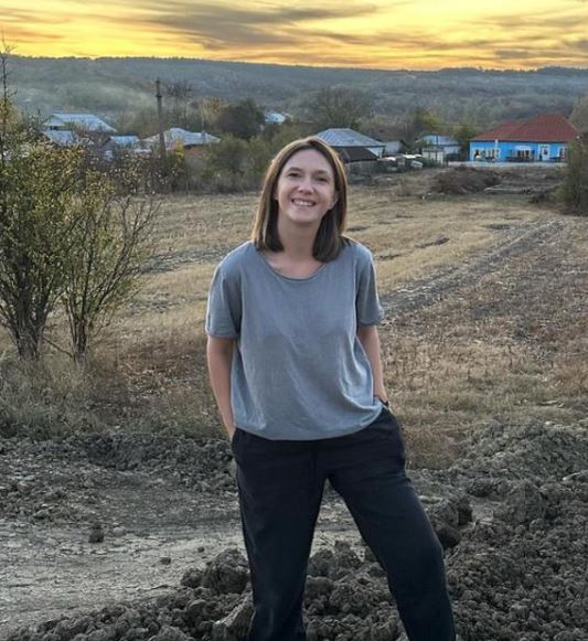 Cum arată casa de la Șușani a Adelei Popescu? Ai zice că e ruptă dintr-un peisaj din Toscana