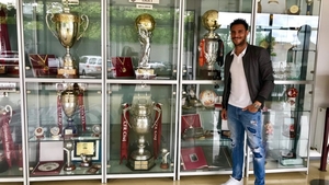Mario Camora, căpitanul liderului CFR Cluj, a aranjat vitrina clubului pentru a face loc încă unui trofeu: "Vrem să intrăm în istorie cu al doilea titlu câștigat consecutiv!"
