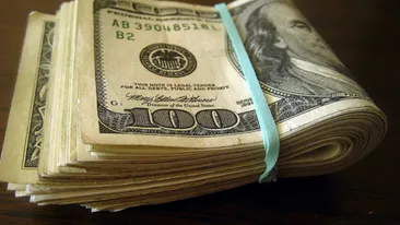 Cea mai circulata bancnota din lume are un nou design! Uite cum arata noua hartie de 100 de dolari!