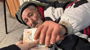 Povestea lui Nea Mihai, ajuns singur în ceasul morții, îți sfâșie inima: ,,Ce le-am făcut de mă zoresc, nu știu. Și cât iubesc viața asta!”