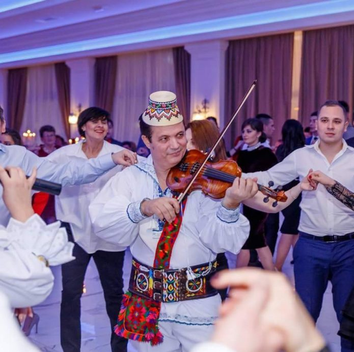 Vasile Barani a murit după ce s-a infectat cu virusul SARS-CoV-2. Artistul de muzică populară avea 62 de ani