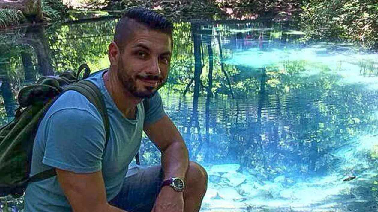 Imaginea cu Marius Nedelcu, ex-Akcent, care va scandaliza o tara intreaga! S-a pozat gol, pe o banca, langa o calugarita!