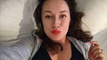 L-a intalnit pe un site matrimonial si a devenit obsedata de el! E halucinant ce a facut tanara timp de cateva luni. I-a dat peste 65.000 de mesaje. Ce contineau