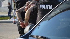 Ademenit de alcool, un ieșean a încălcat ordinul de protecție al soției și a mers să se răzbune cu bătaie la ea și la fiica lor