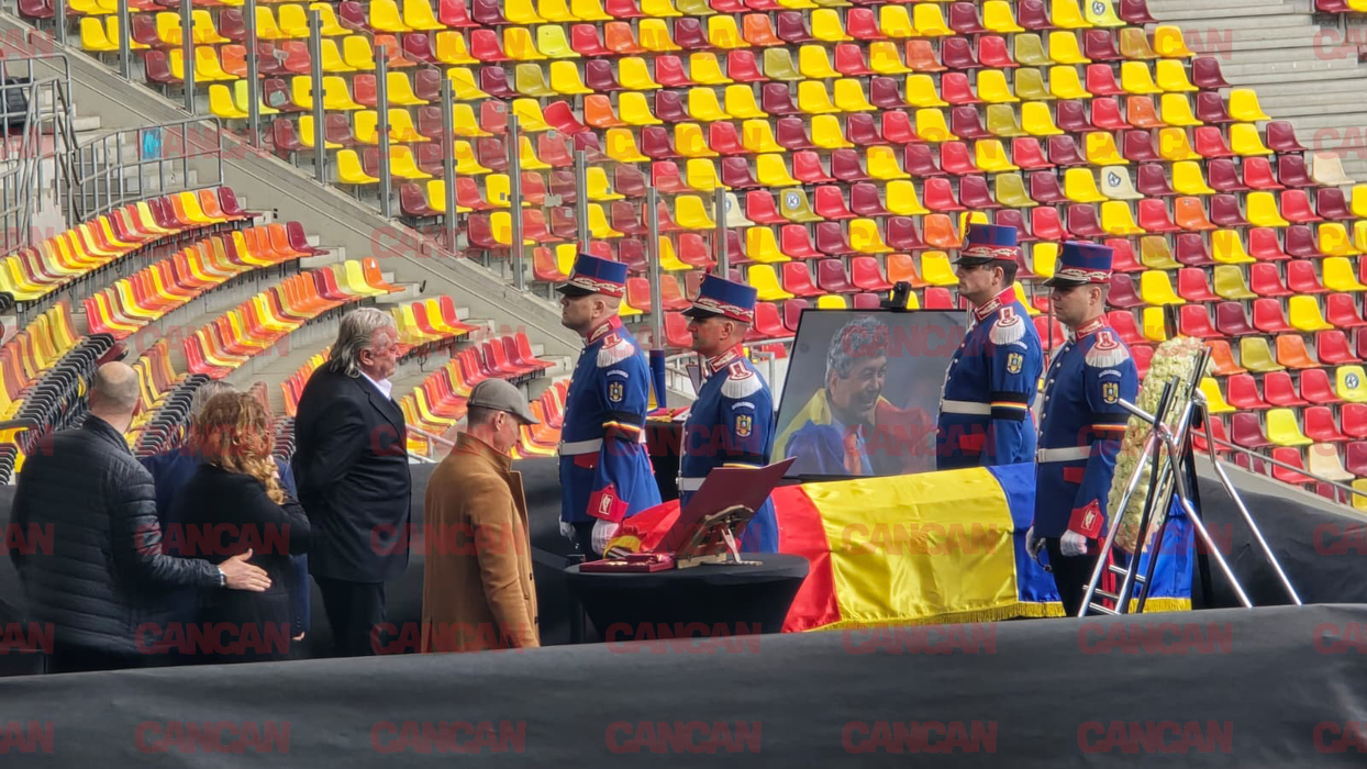 Politicieni, foști jucători și sute de fani își iau rămas bun de la Mircea Lucescu. Ultima zi de omagiu pe Arena Națională