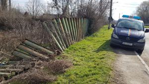Stadionul din Giurgiu, ținta hoților de fier vechi. Au încercat să fure gardul cu bicicleta