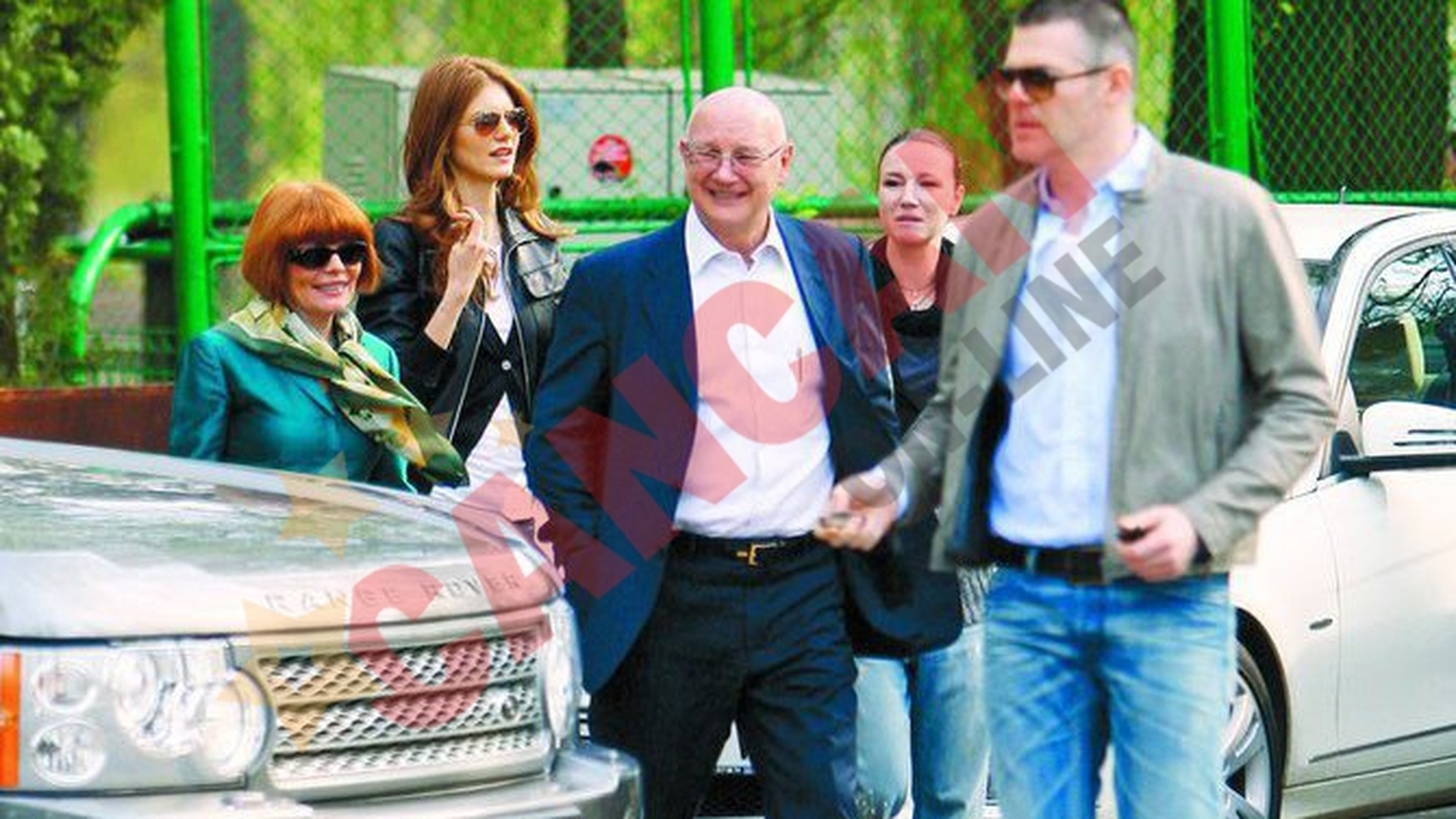 L-a primit in familie