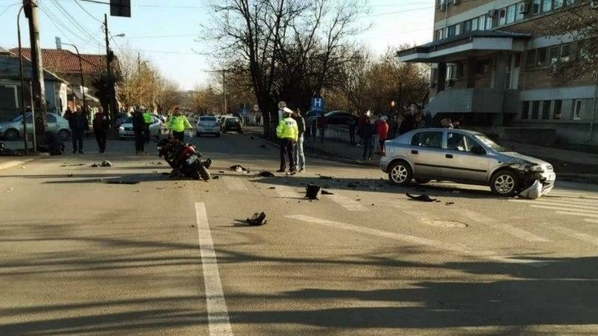 Accident grav la Roșiorii de Vede. Un motociclist a fost spulberat de o mașină | VIDEO