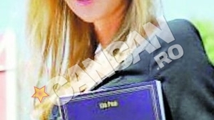 Crina Abrudan a sarbatorit, la Oradea, 10 ani de la terminarea facultatii. Primita ca o diva de fostii colegi