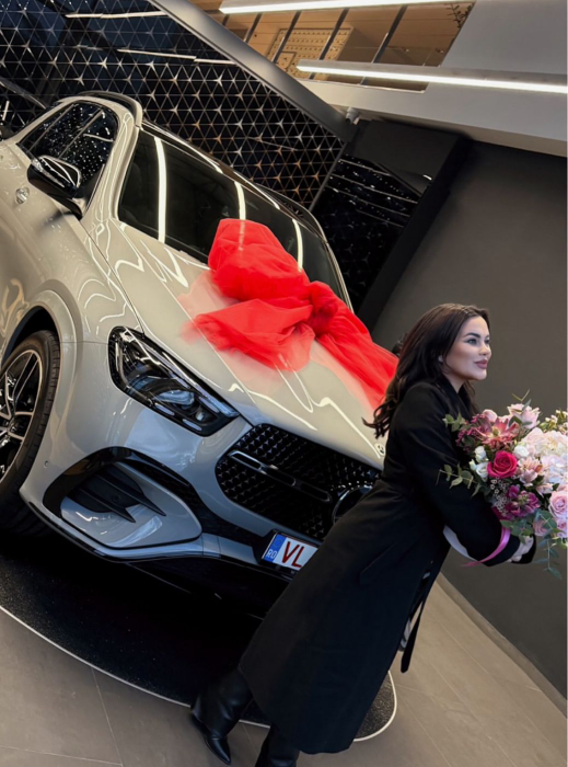 Carmen de la Sălciua are un nou bolid! Foto: Instagram / Carmen de la Sălciua