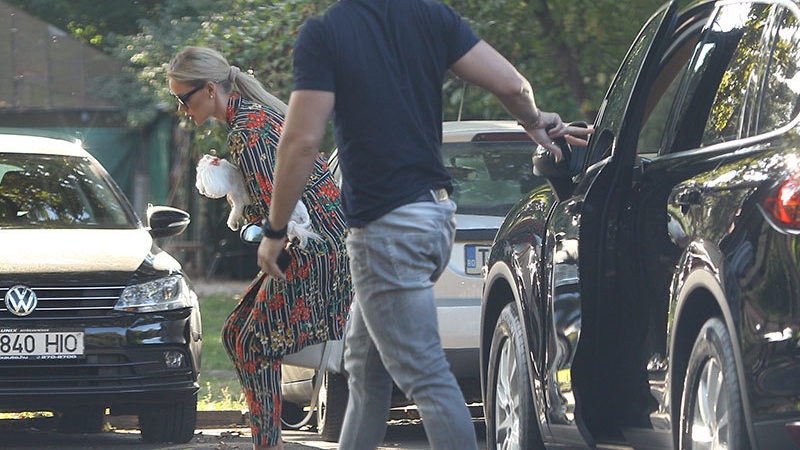 I-am fotografiat în timp ce…Cum trec Bianca & Victor peste problemele din cuplu