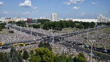 Opt zile consecutive de proteste în Belarus! Sute de mii oameni au cerut plecarea lui Alexander Lukașenko de la putere