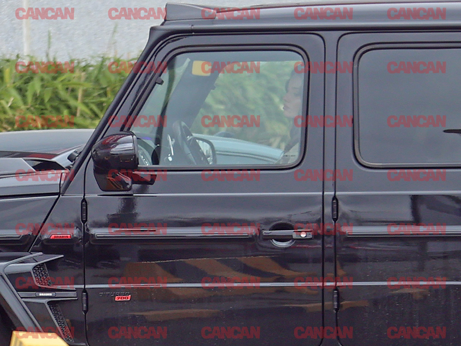 Ruxy Mumușica se plimbă cu G Class-ul lui iubi