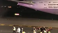 Pasagerii au trecut prin clipe de groază atunci când avionul era pe punctul să decoleze! Momentul în care s-a ciocnit de un alt aparat de zbor a devenit viral